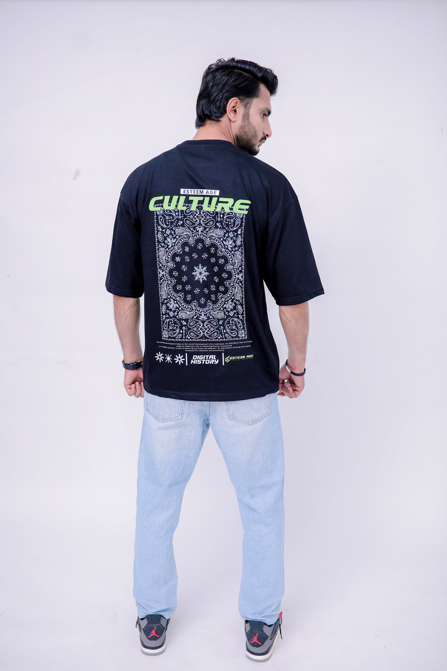 CULTURE Oversized Tee Shirt